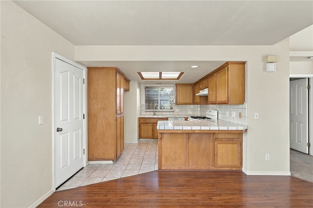715 Hawthorn Property Photo 10