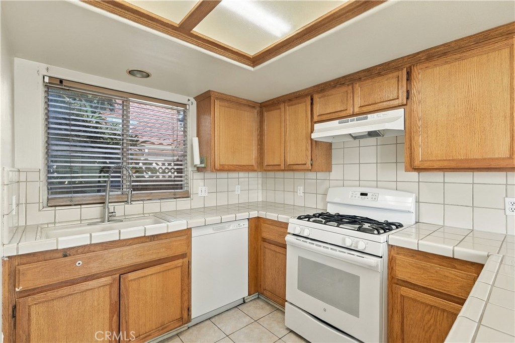 715 Hawthorn Property Photo 11