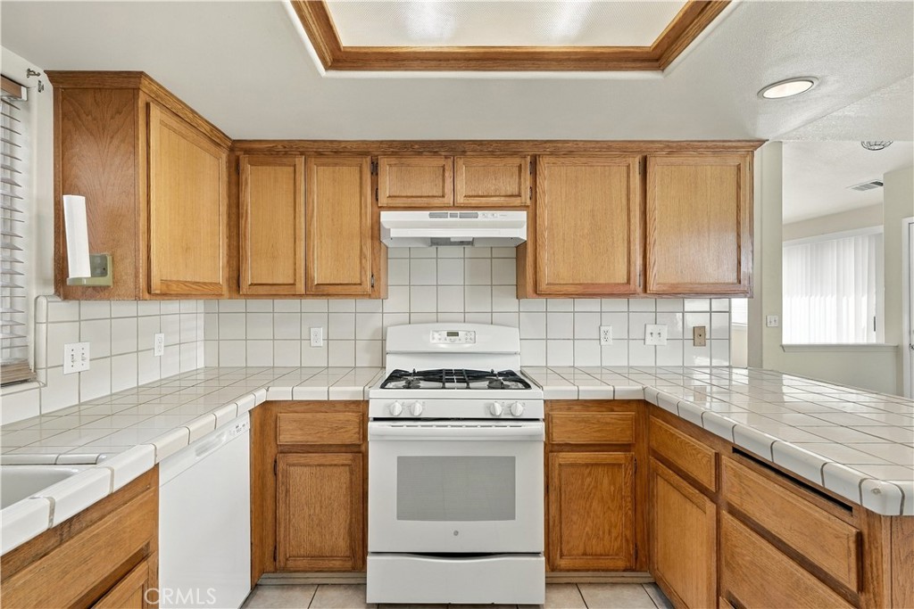 715 Hawthorn Property Photo 12