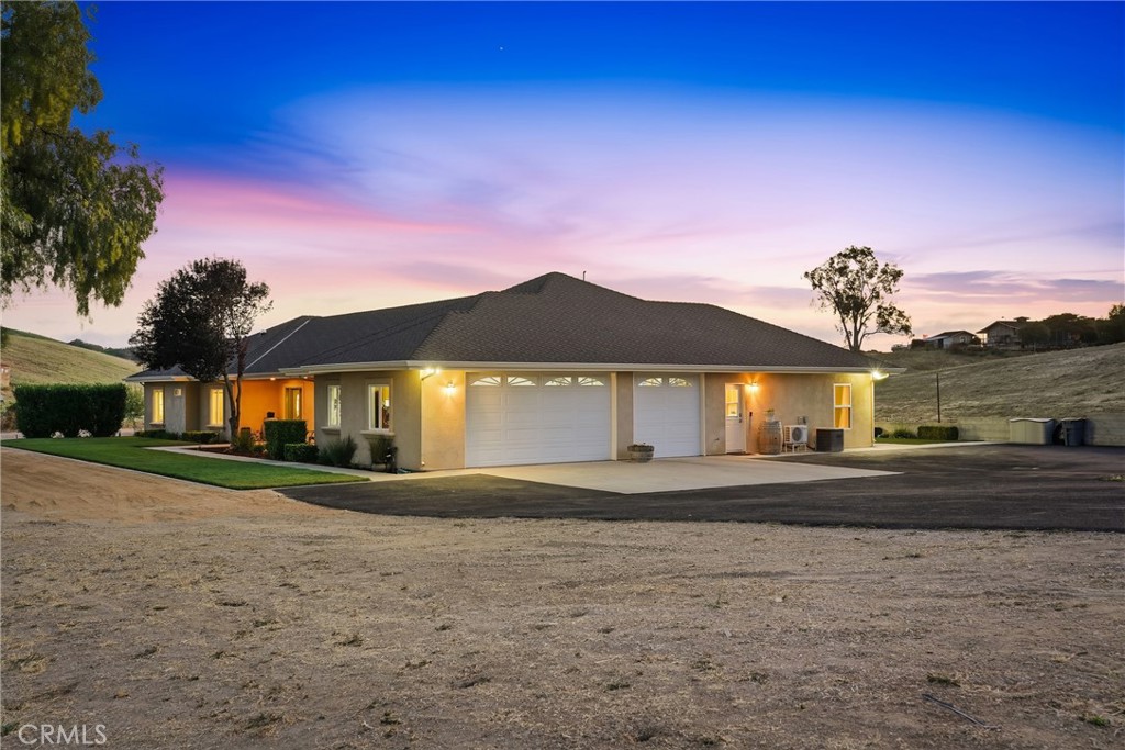 220 Cook Court Property Photo 4