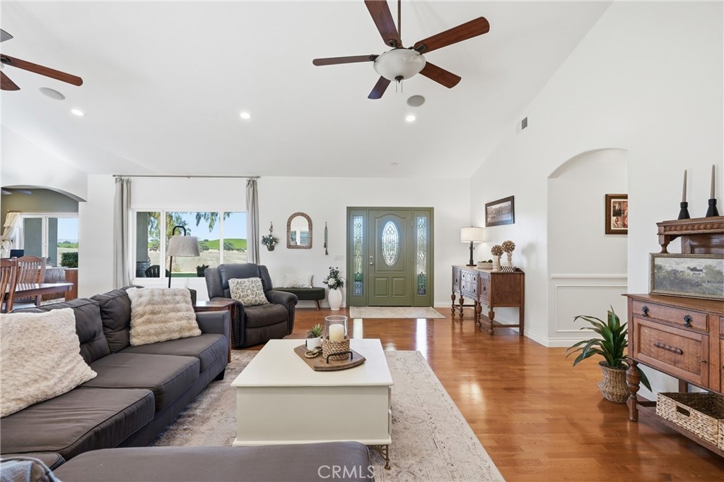 220 Cook Court Property Photo 6