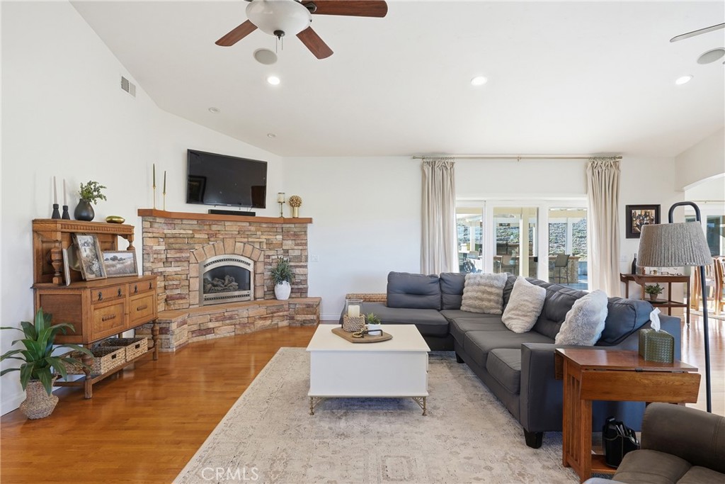 220 Cook Court Property Photo 8