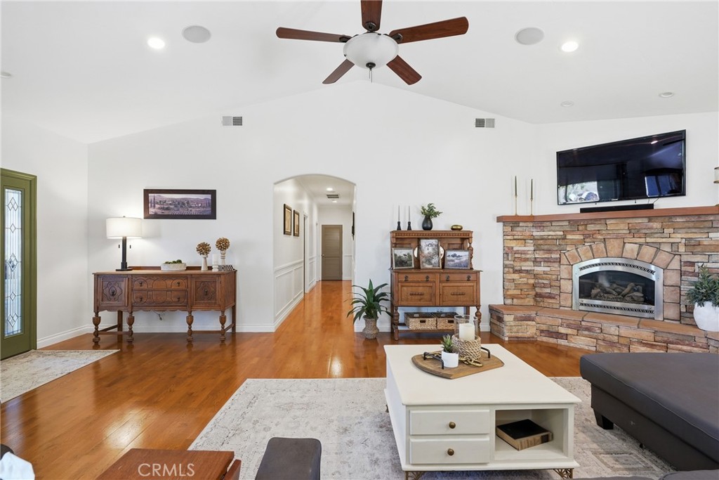 220 Cook Court Property Photo 9