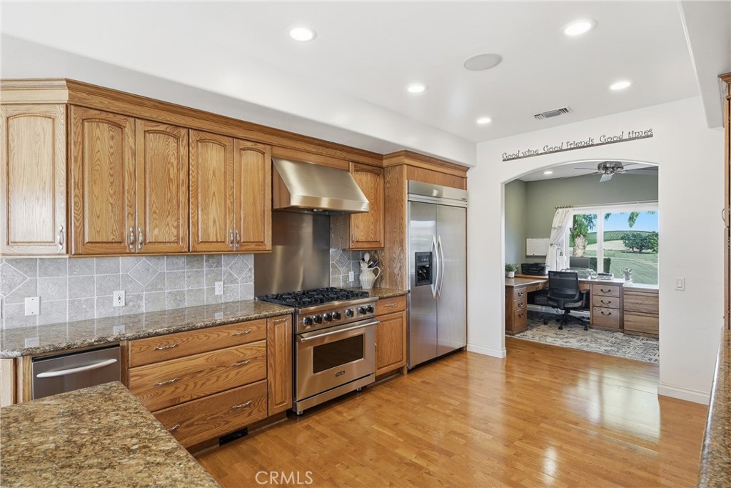 220 Cook Court Property Photo 13