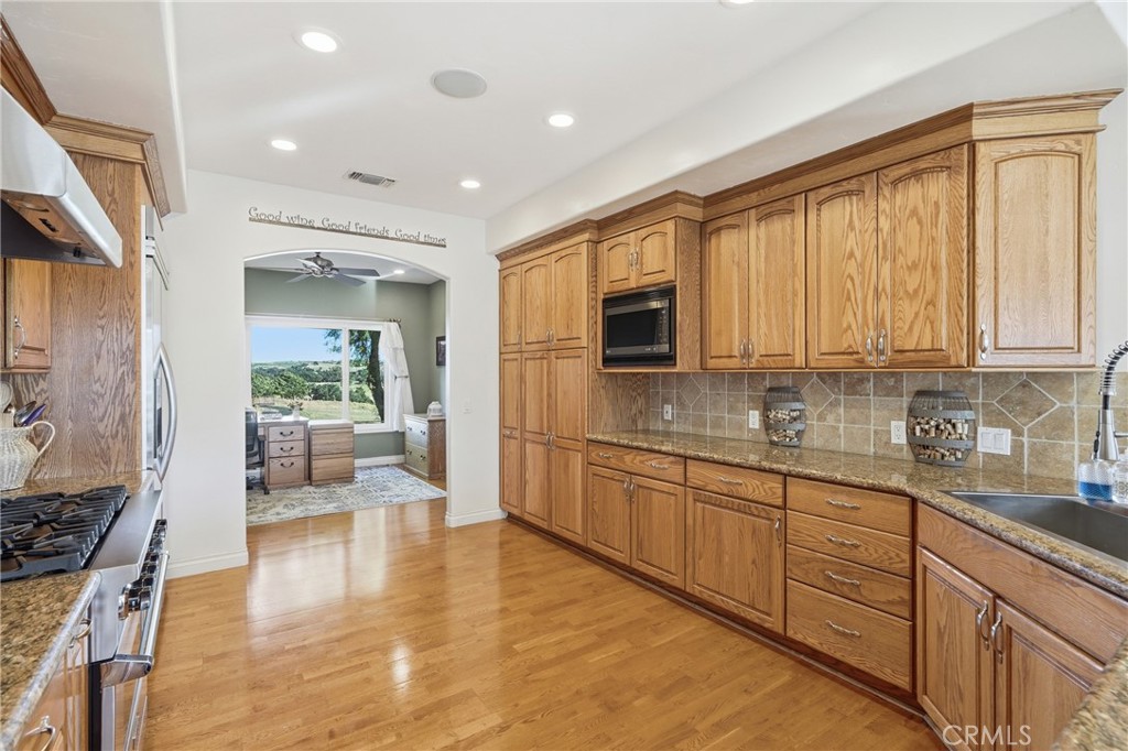 220 Cook Court Property Photo 14