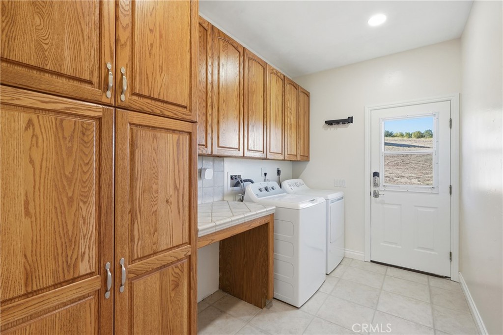 220 Cook Court Property Photo 29