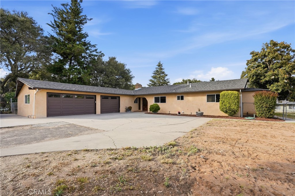 448 Pomeroy Property Photo 1