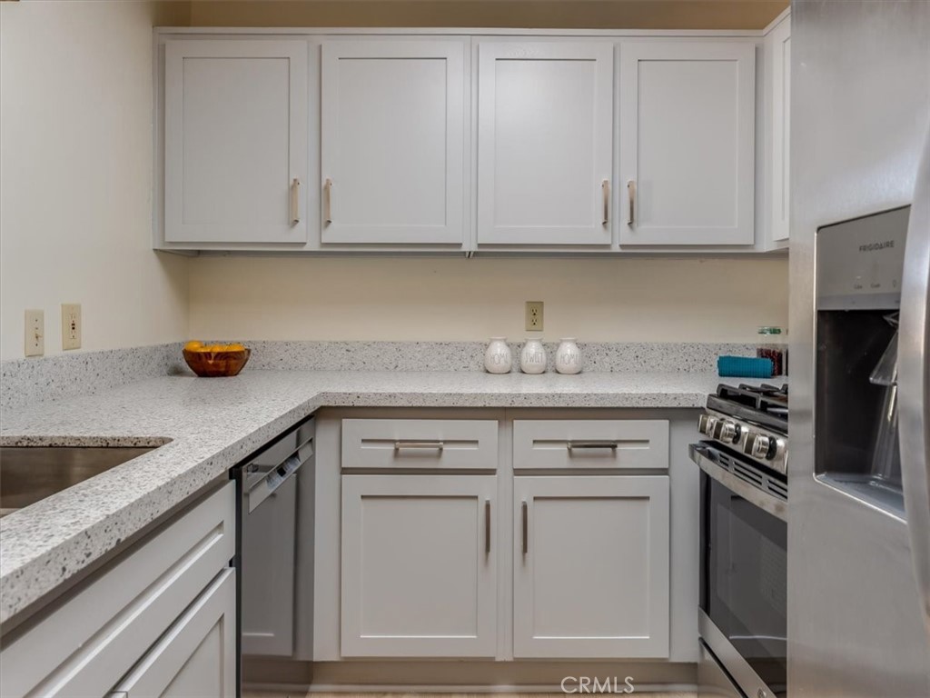 2422 Village Green Property Photo 15