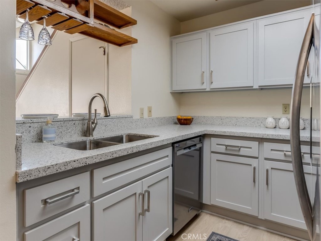 2422 Village Green Property Photo 16