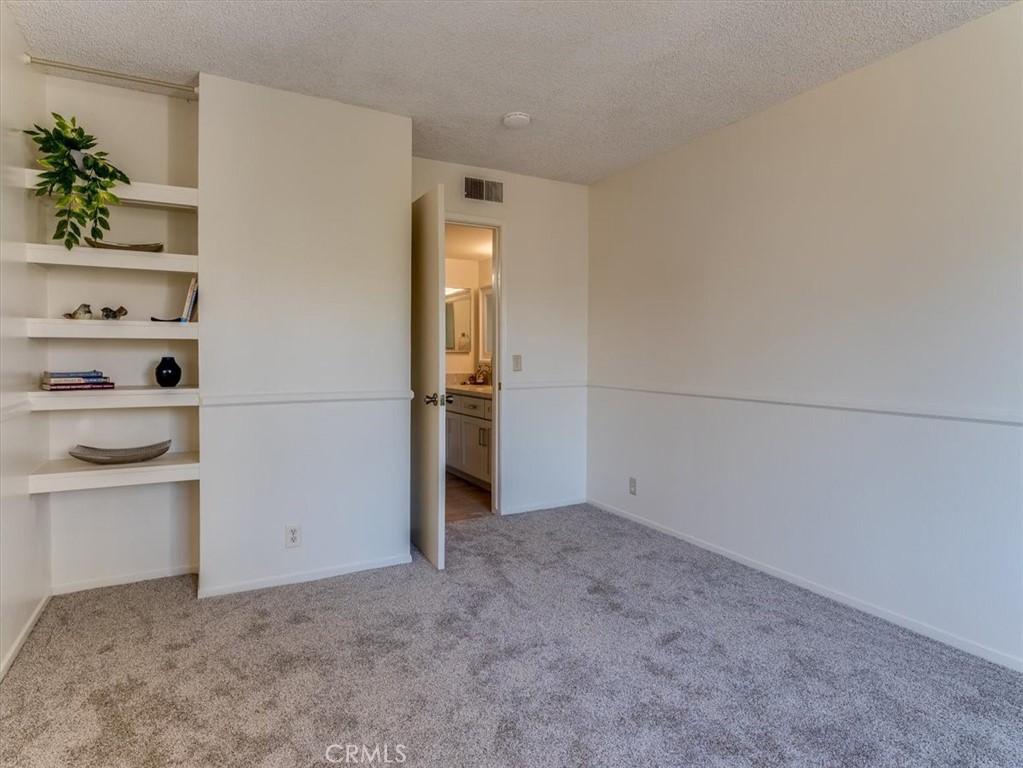 2422 Village Green Property Photo 19