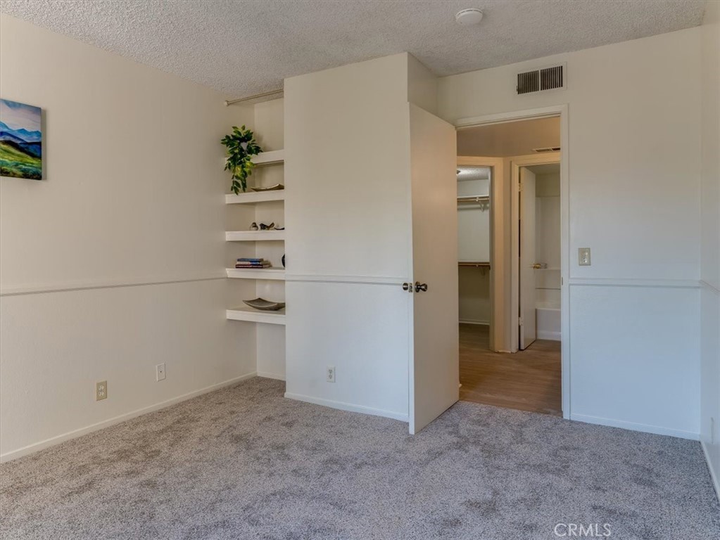 2422 Village Green Property Photo 21