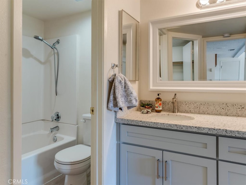 2422 Village Green Property Photo 22