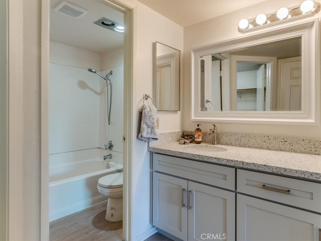 2422 Village Green Property Photo 24
