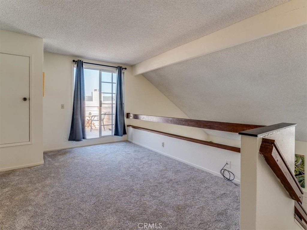 2422 Village Green Property Photo 28
