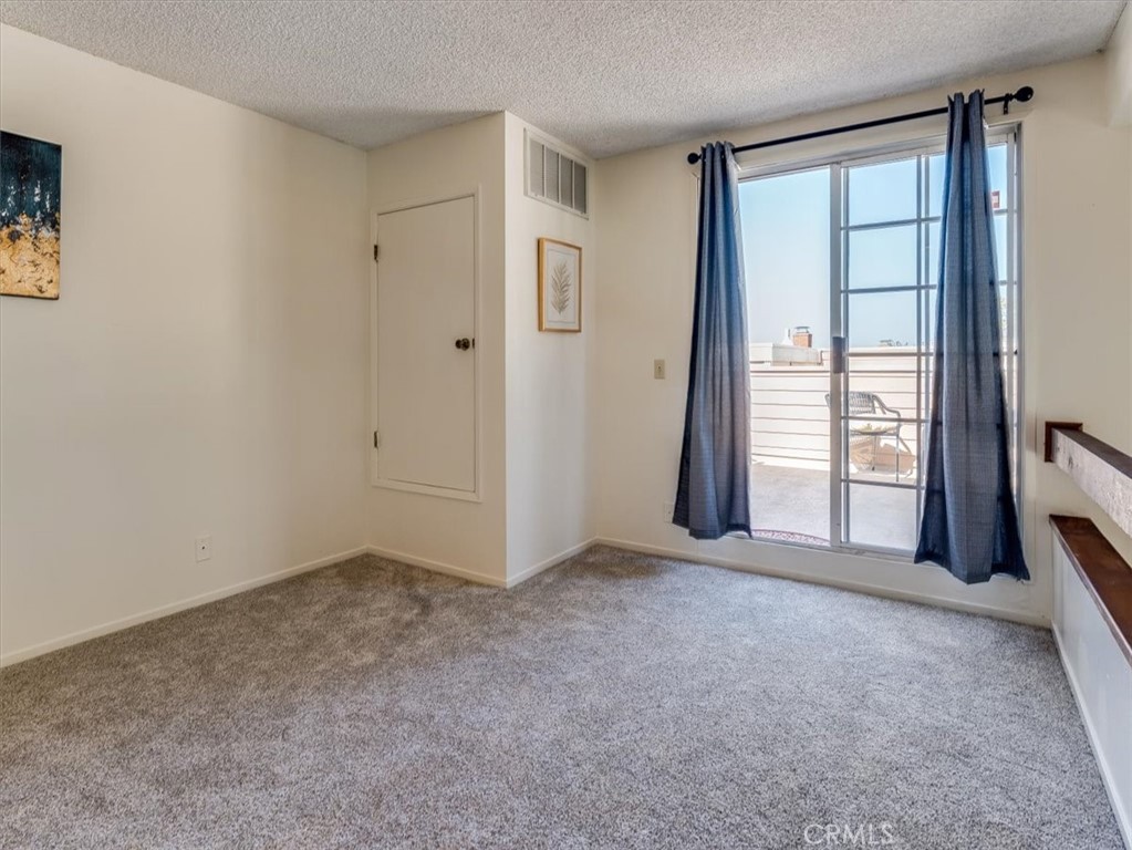 2422 Village Green Property Photo 31
