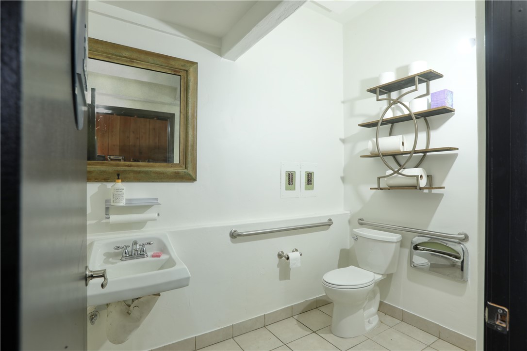 850 W Grand Avenue Property Photo 17