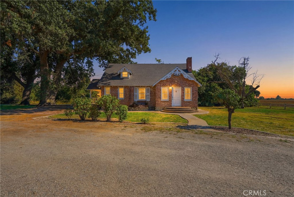21530 Tiburico Avenue Property Photo 2