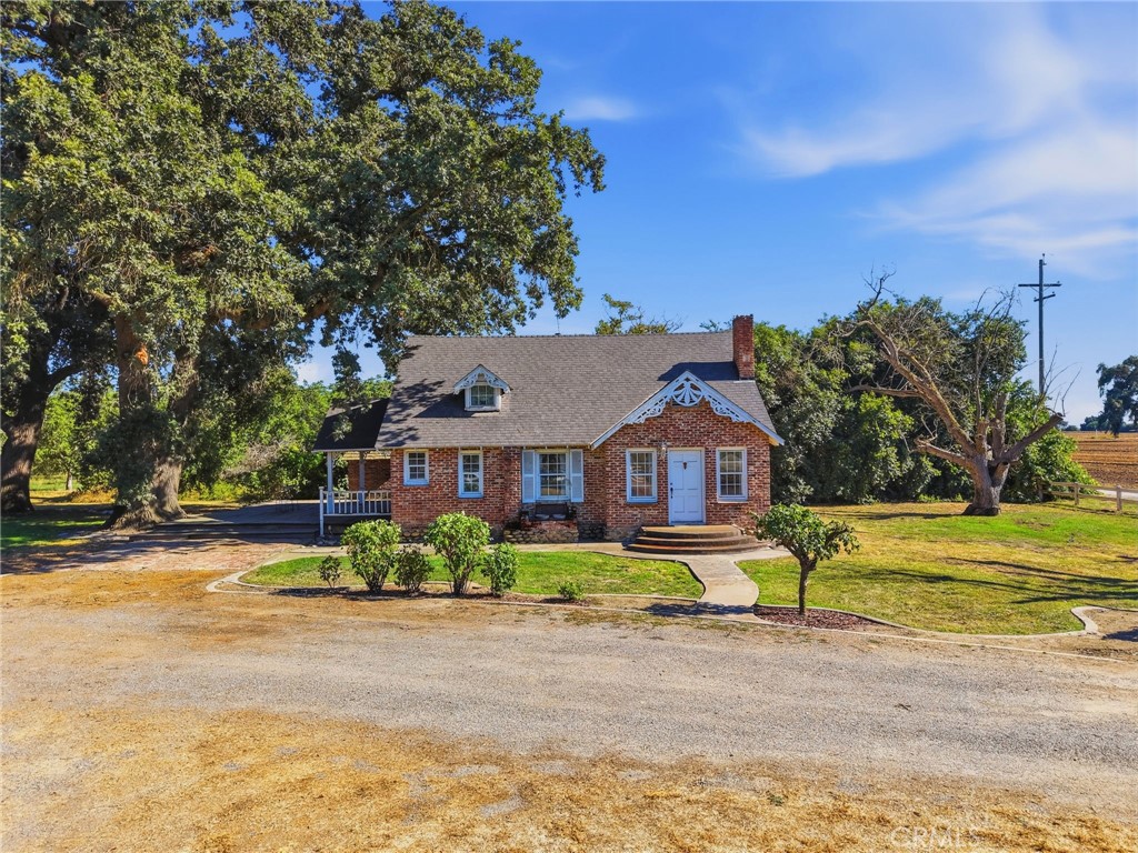 21530 Tiburico Avenue Property Photo 3