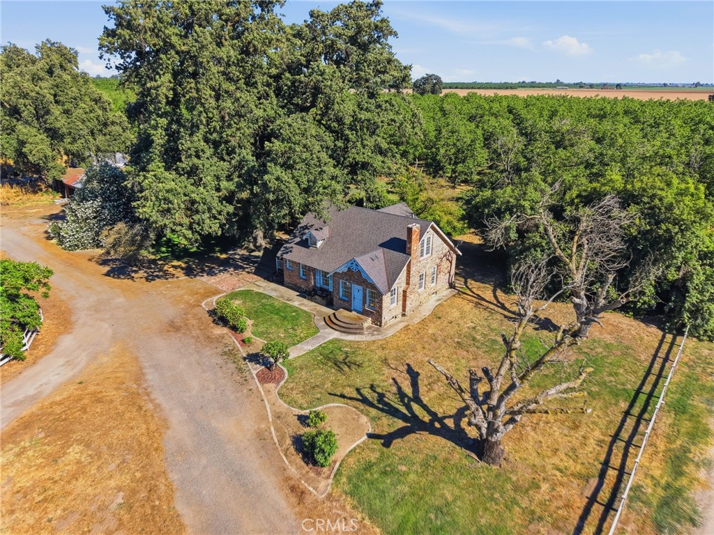 21530 Tiburico Avenue Property Photo 7
