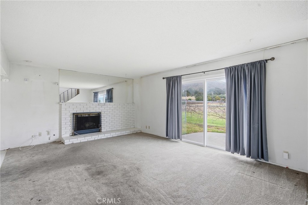 228 S 1st Place Property Photo 2