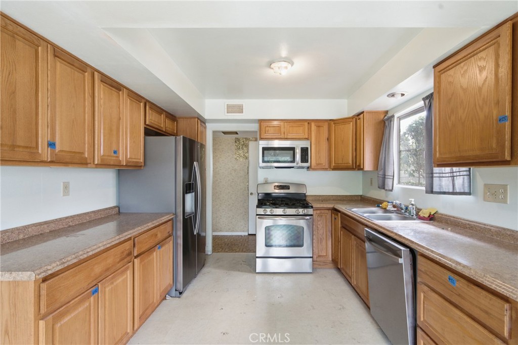 228 S 1st Place Property Photo 5