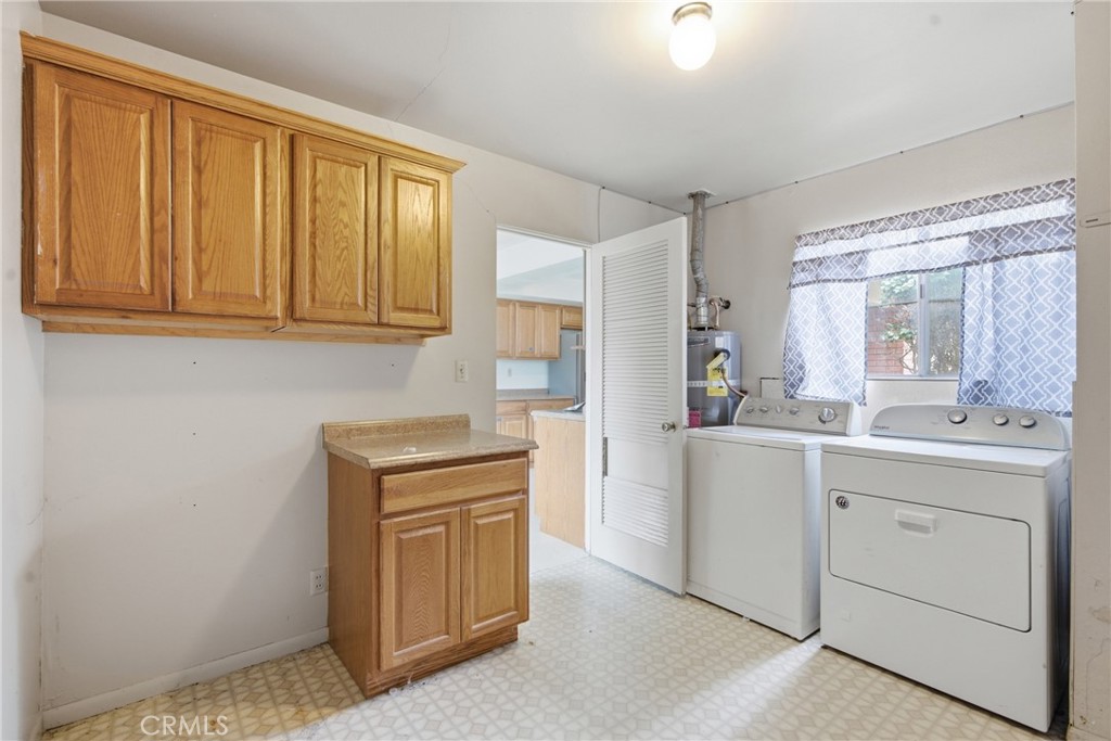 228 S 1st Place Property Photo 6