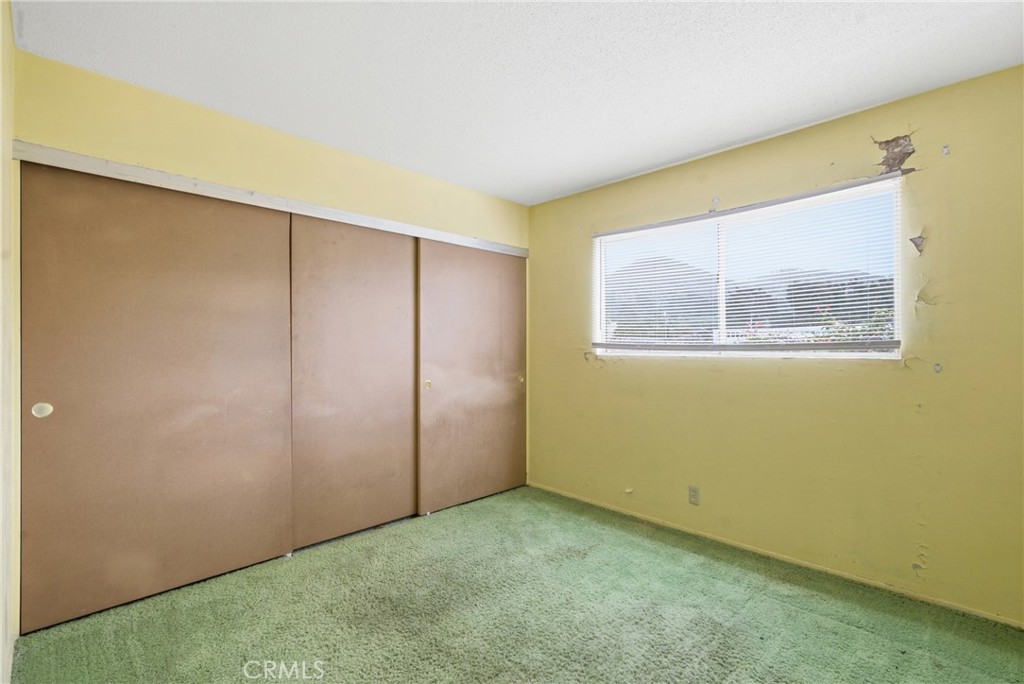 228 S 1st Place Property Photo 7