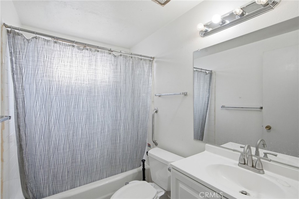 228 S 1st Place Property Photo 8