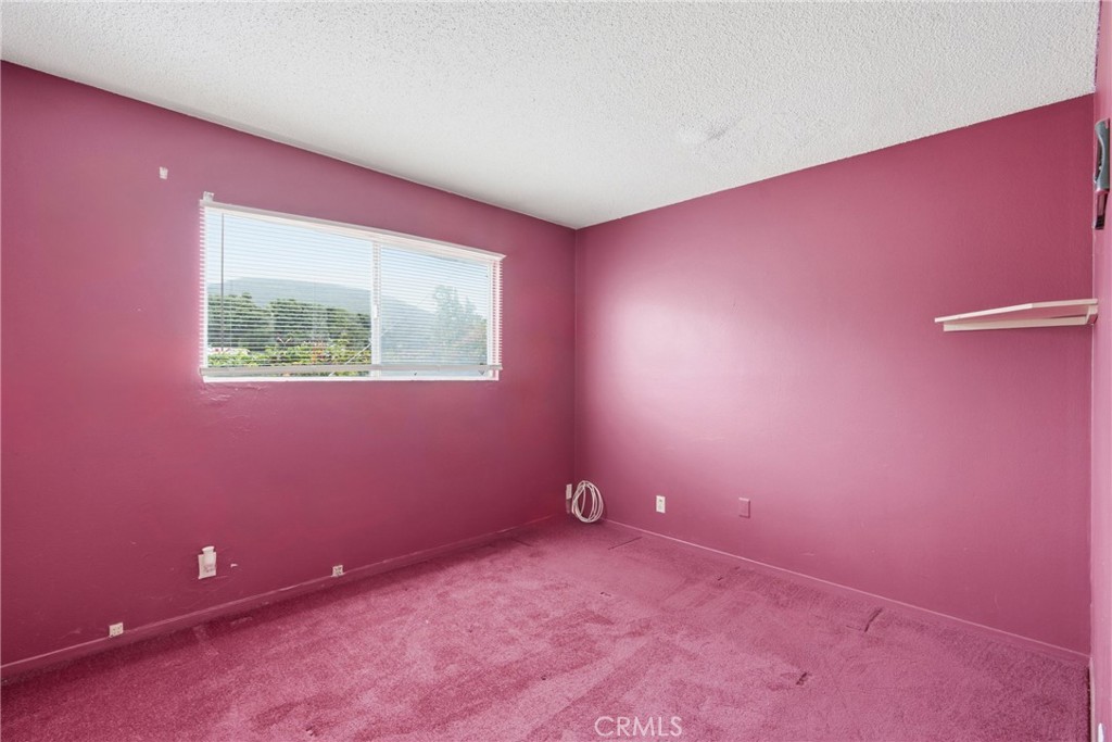 228 S 1st Place Property Photo 9