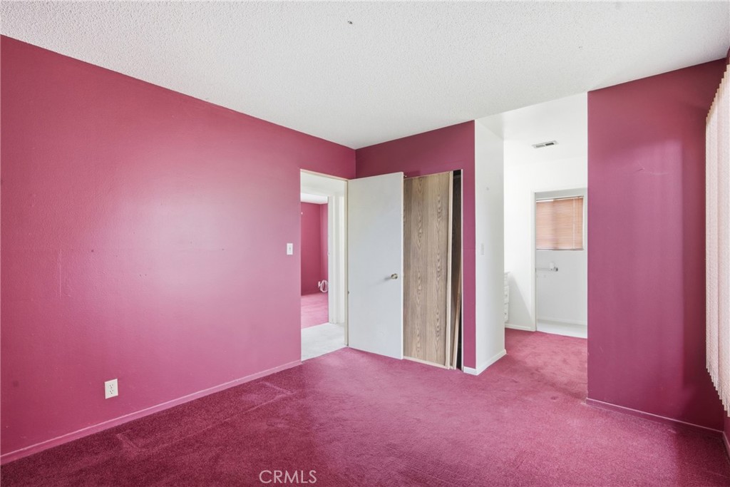 228 S 1st Place Property Photo 10