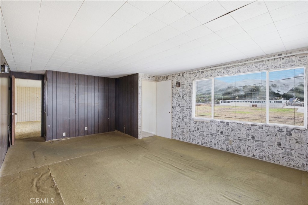228 S 1st Place Property Photo 12