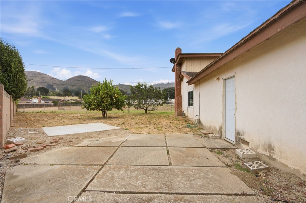 228 S 1st Place Property Photo 16
