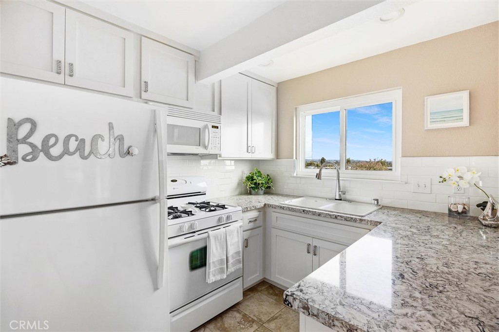 1633 Ramona Property Photo 2