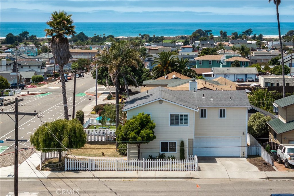 581 Newport Property Photo 1