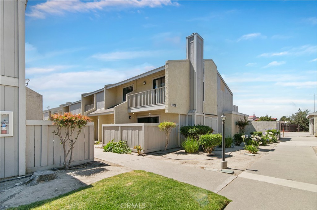 1109 W Cypress Property Photo 6