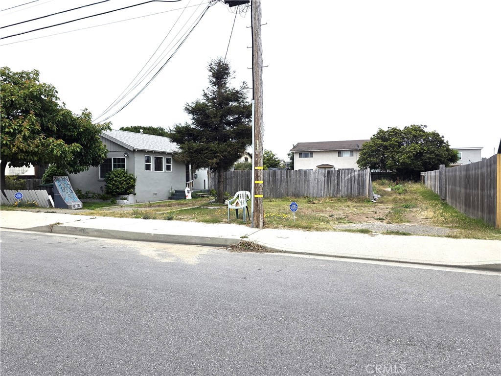 557 S 10th Property Photo 2