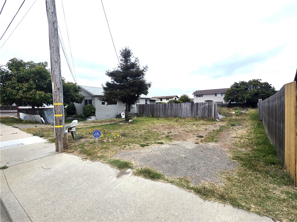 557 S 10th Property Photo 3