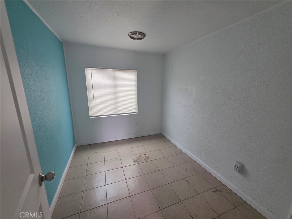 557 S 10th Property Photo 6