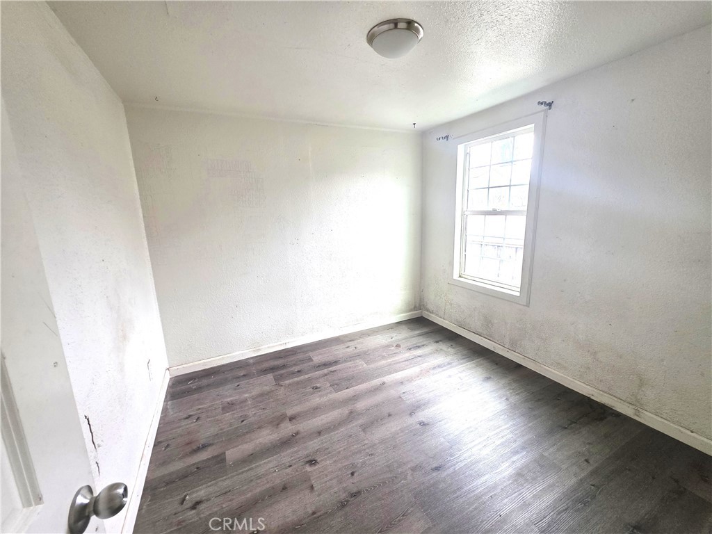 557 S 10th Property Photo 8