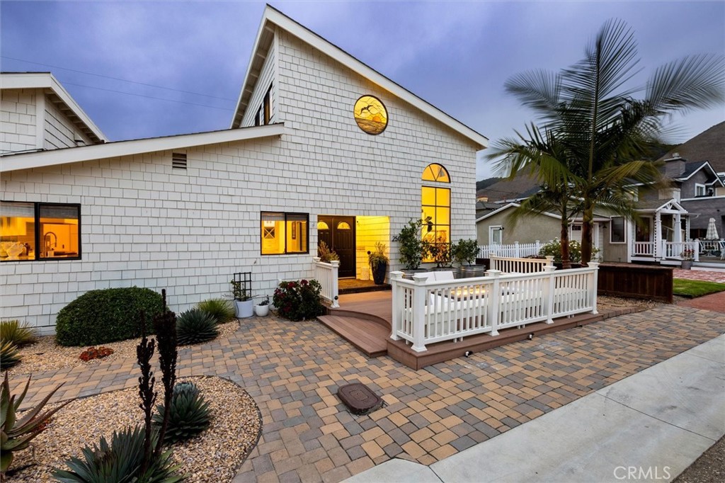 250 Castaic Avenue Property Photo 4