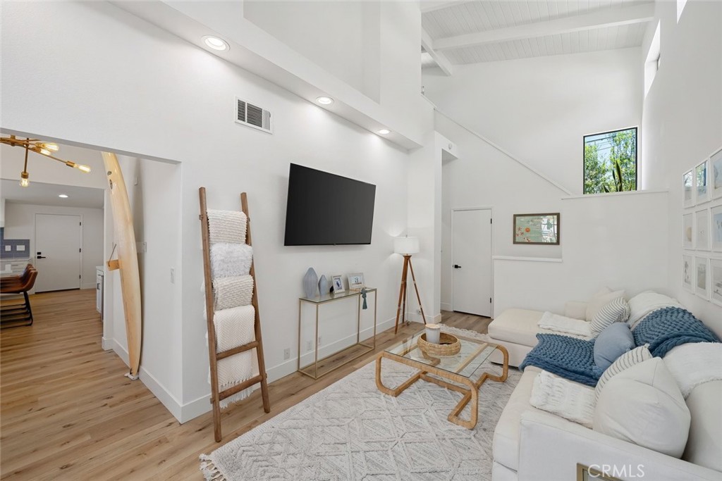 250 Castaic Avenue Property Photo 14