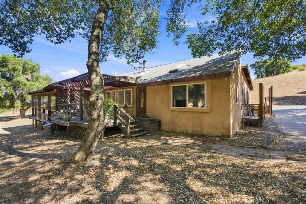 5885 Lion Ridge Property Photo 3