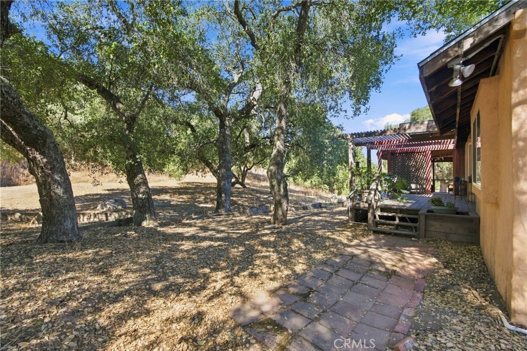 5885 Lion Ridge Property Photo 4