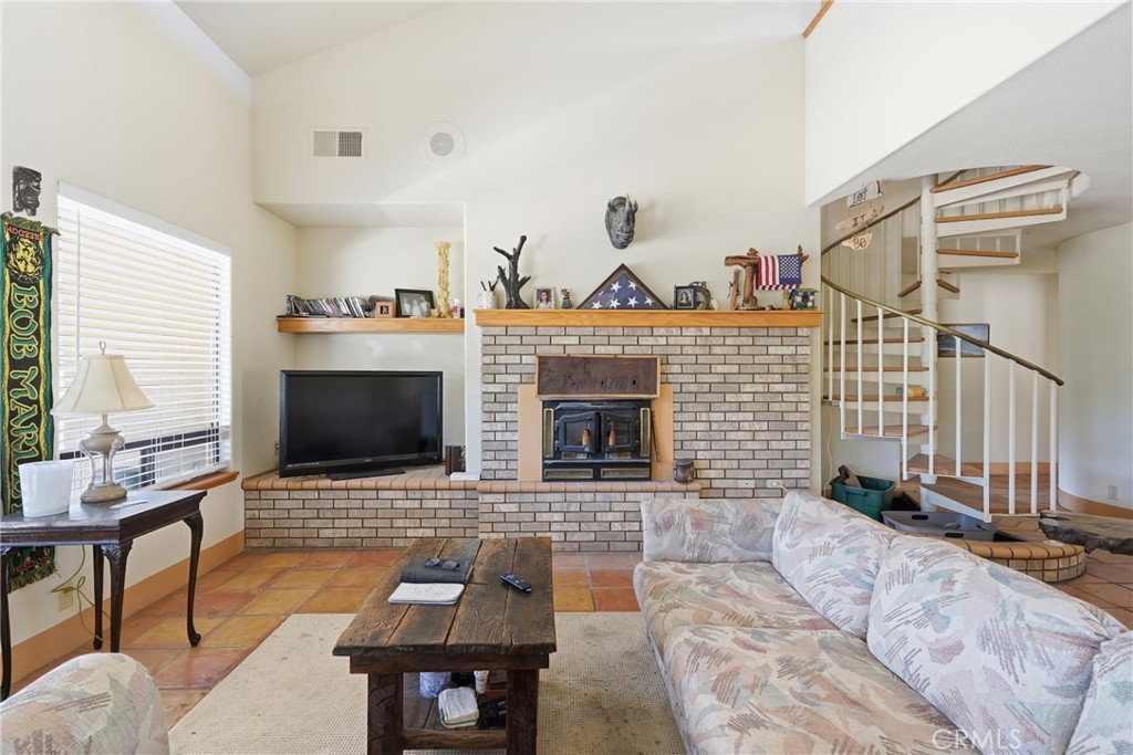9875 Suey Creek Property Photo 7