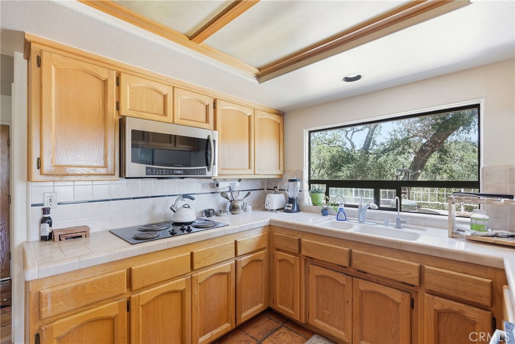 9875 Suey Creek Property Photo 9