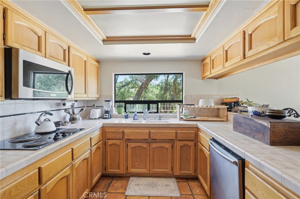 9875 Suey Creek Property Photo 10