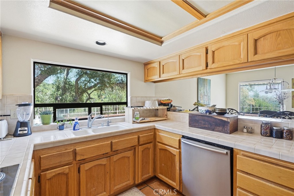 9875 Suey Creek Property Photo 11