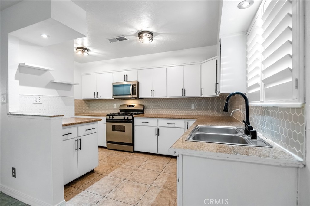 1237 S Clover Property Photo 6