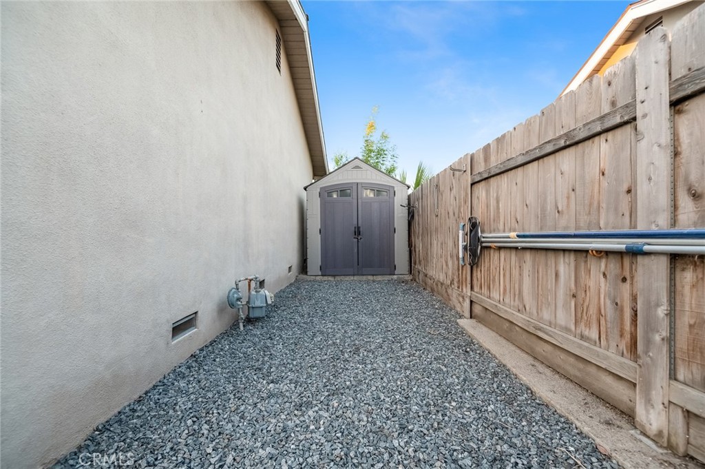 1237 S Clover Property Photo 23