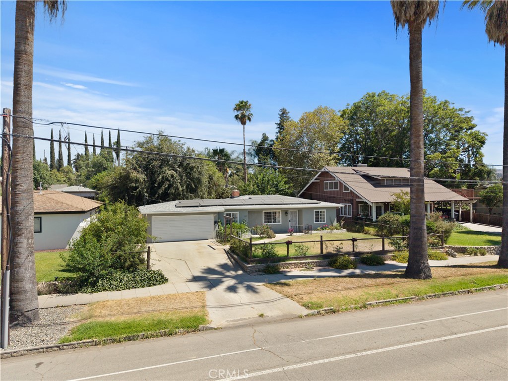 907 W Olive Avenue Property Photo 1
